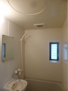 賃貸不動産オーナー様の相続税対策の水回りリフォーム前浴室写真